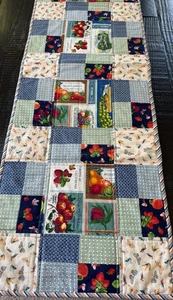 Corredor de mesa acolchado reversible hecho a mano granja 16" x48" - Imagen 1 de 8