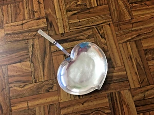 Drei Kronen Schwedischer Silber Teller Herzform Bonboniere/Nuss/Olivenschale Royal Hickman - Bild 1 von 8