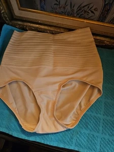 NWOT HoneyLove Queen Brief Sculpt Shapewear Slimming Tummy Control Cheeky Sz M - Picture 1 of 19