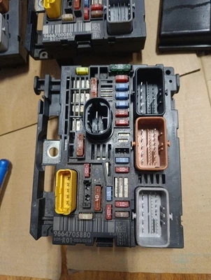 2008 CITROEN C4 GRAND PICASSO Under Bonnet FUSE BOX Fusebox R01 9664705880 #1125 - Image 1 of 2