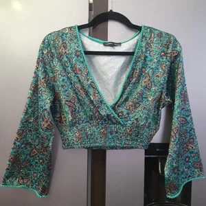 Blusa corta camafeo rosa verde cachemira talla S satinada envolvente retro hippie festival - Imagen 1 de 12