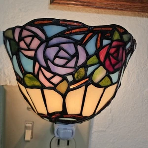 Stained Glass Nightlight Plug Into Wall Floral Design Estate Find - Picture 1 of 11