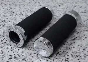 Honda Magna Sabre Shadow 600 750 Spirit 1100 VT 1300 VTX 1800 CHROME FOAM GRIPS - Picture 1 of 2