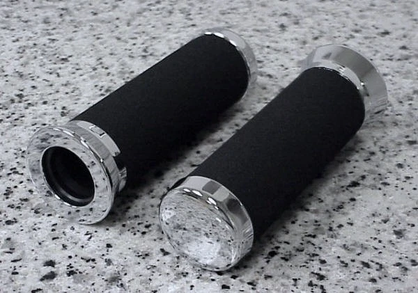Honda Magna Sabre Shadow 600 750 Spirit 1100 VT 1300 VTX 1800 CHROME FOAM GRIPS - Image 1 of 2