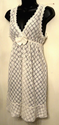 Vestido de renda Charlotte Russe marca meninas tamanho grande totalmente forrado sem mangas - Imagem 1 de 4