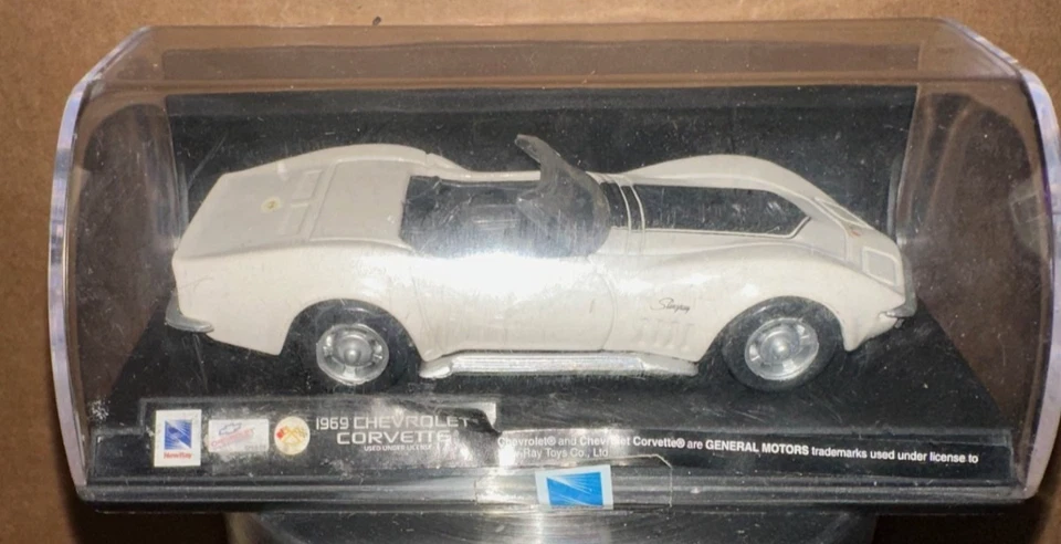 New Ray 1/43 1969 Corvette Stingray White Display Case - Image 1 of 1