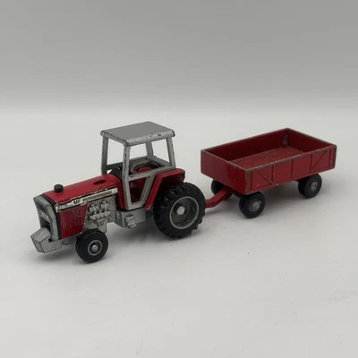 Tractor Massey Ferguson 2775 de colección con vagón de heno Foto 1 de 4