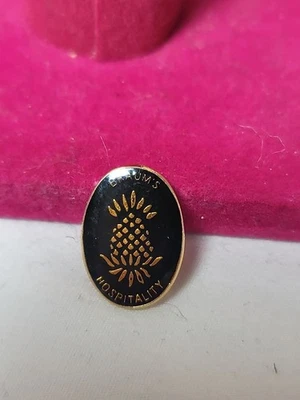 Braums Fast Food Hospitality Service Employee Recognition Enamel Lapel Pin - Image 1 of 2