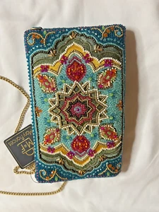 Bolso sin asas para teléfono bandolera con cuentas Mary Frances Venice azul rosa dorado - Imagen 1 de 10