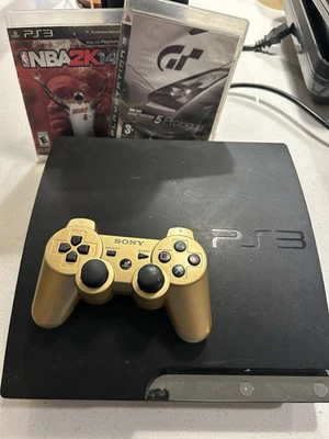 Consola Sony PlayStation 3 (PS3) y mando dorado y 2 juegos tal cual Foto 1 de 4