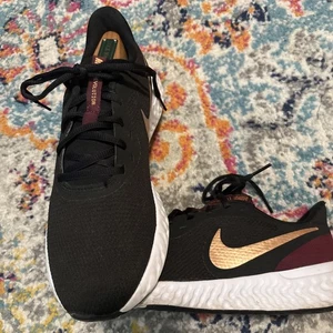 Nike Revolution Woman’s Running Shoes Sz 10 - Picture 1 of 7