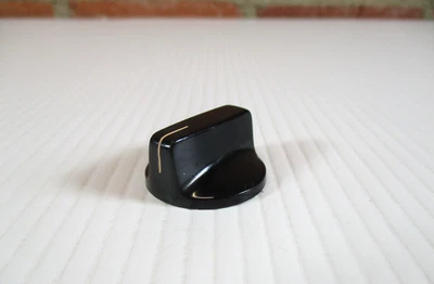 Bakelite Flat Knob Daka-Ware  1 1/8 " Wide Ham Radio Test Equipment  Qty Av - Image 1 of 4