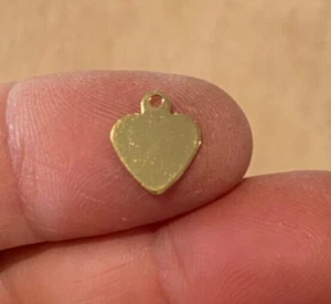 Gold gefüllt Sterlingsilber WINZIG 9x11mm gravierbar flach Herz Charm! - Bild 1 von 3
