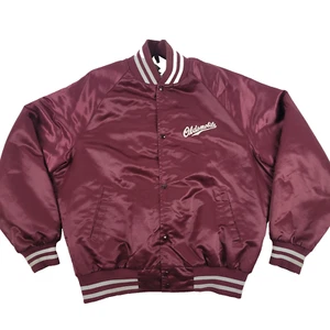 Chaqueta de satén Oldsmobile Club of America Southern California XL EE. UU. Borgoña de colección - Imagen 1 de 14