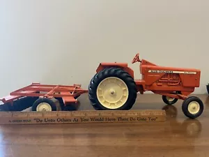 Allis-Chalmers One-Ninety Beautiful Orange Tractor With Ertl Thrasher 1/16 - Picture 1 of 12