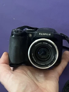Fujifilm FinePix S700 7.1 Megapixel Digital Camera - Picture 1 of 9