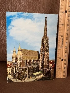 Vintage St. Stephens Cathedral Postcard ~ Vienna Austria ~ 1980s - Picture 1 of 4