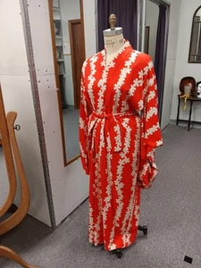 Accappatoio kimono estivo vintage in seta rosso e beige con cravatta in vita - Foto 1 di 11