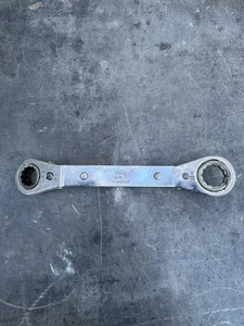 MAC Tools ROW20222 5/8" 11/16" 12 Point Offset Box End Ratcheting Wrench USA - Picture 1 of 9