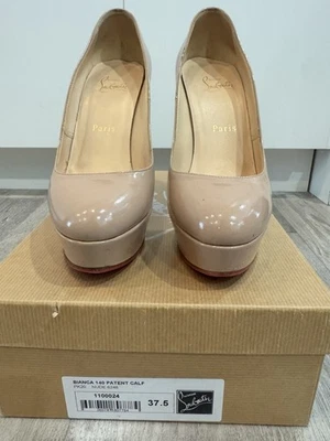 Bomba Christian Louboutin Bianca charol nude Foto 1 de 4