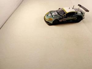 1:43 PKW Tourenwagen Modellauto ASTON MARTIN DBR9 DBR 9 N° 009 grün/weiß 1:43 - Bild 1 von 9
