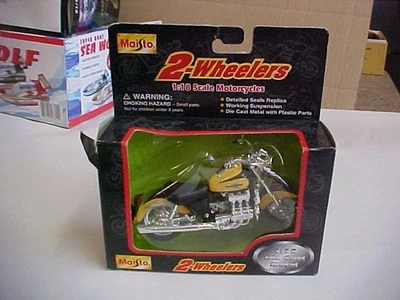 New Maisto 2-Wheelers 1:18 scale 1996 Honda Valkyrie Motorcycle - Image 1 of 2