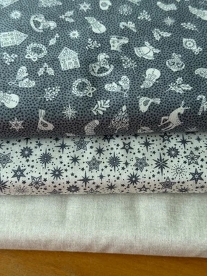 Makower Stoffpaket Patchworkstoff SCANDI Weihnachtsstoff Sterne Hirsch Ilex grau - Bild 1 von 4