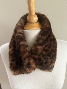 Scarf Wrap CollarAnimal Print Leopard Lightweight Chic Casual Magnetic Closure - Picture 1 of 5