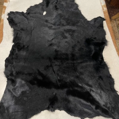 Alfombra de cuero suave Avetco negra con pelo de becerro 3 oz piel 34-36" x 26-28" Foto 1 de 4