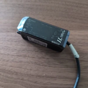Keyence IL-1000 Laser Sensor Amplifier - Picture 1 of 6