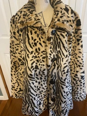 GALLERY 尺寸 L 高品质柔软动物印花豹纹纽扣外套大号 — 第 1/4 张图片