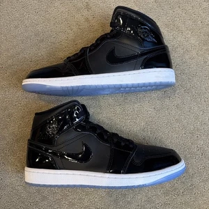 Size 9.5 - Nike Air Jordan 1 Mid SE 'Space Jam' (DV1308-004) - Picture 1 of 7