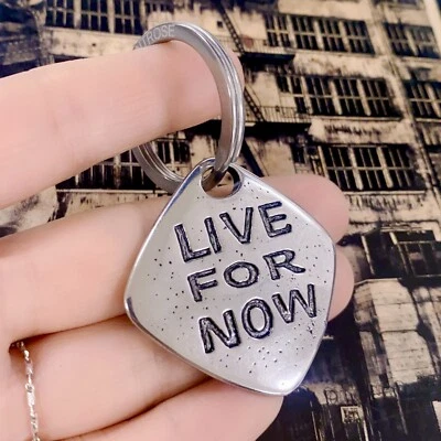 Message 'live for now' stainless steel rhombic keychain gift - Image 1 of 2