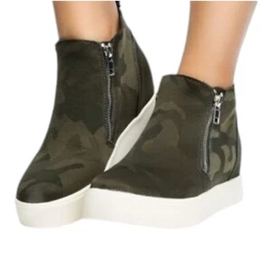 STEVE MADDEN Dark Green Camouflage 1" Platform Hidden Heel Wedgie Size 5.5M EUC - Picture 1 of 10