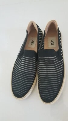 Zapatos mocasines planos de lona negros para mujer Ugg 8 rayas SN 1109533 Foto 1 de 4