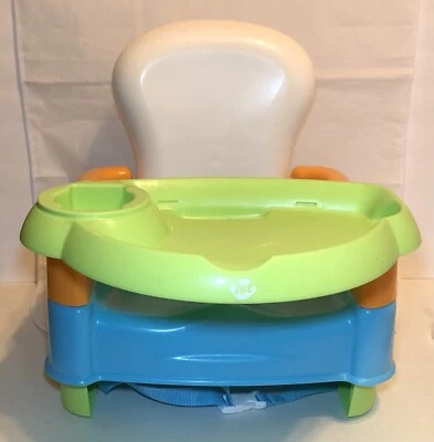 Asiento infantil ajustable, elevador tiene una bandeja de arnés de 3 puntos y portavasos Foto 1 de 4