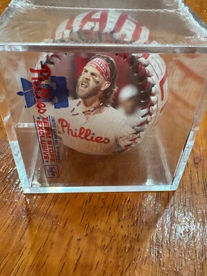 Pelota de béisbol conmemorativa Rawlings 2025 Phillies Bryce Harper del mes-mayo Foto 1 de 4