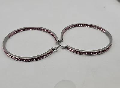 Pendientes de aro de plata con pedrería rosa por dentro hacia afuera Foto 1 de 4