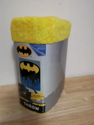 DC Comics - BATMAN PLUSH THROW BLANKET 46" x 60" (117cm x 152cm) **SUPER SOFT** - Image 1 of 3