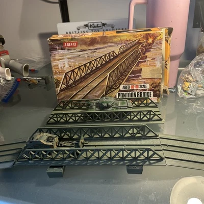 Vintage Airfix 1708 1969-1970s : HO-OO Pontoon Bridge boxed plus extras  - Image 1 of 4