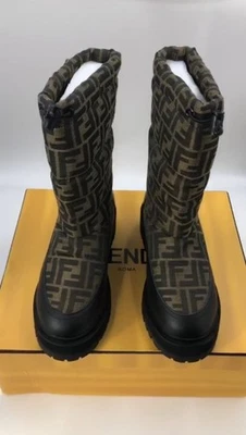Botas de nieve Fendi de lona con logotipo recortado en cuero, acolchadas cómodas - talla 8 Foto 1 de 4