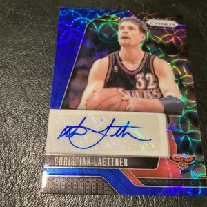 2024-25 Panini Prizm Christian Laettner Atlanta HawksAuto /49 SIG-CLH Duke Hawks - Foto 1 di 6