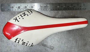 Sillín de bicicleta Fizik Arione EX K:ium - Hecho a mano en Italia - Rojo y blanco - Imagen 1 de 9