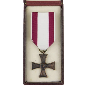 4572 WW2 CRUZ POLACA DEL VALOR 1940 ORDEN POLONIA - Imagen 1 de 6
