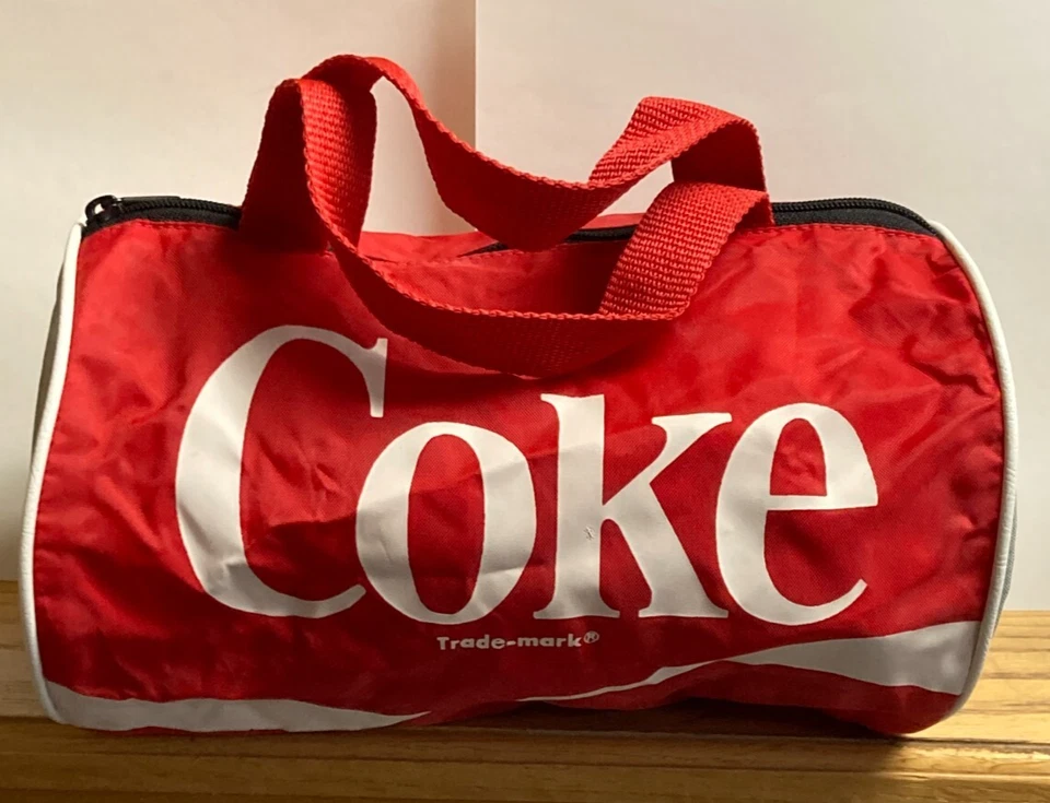 Bolsa em forma de lata vintage Coca Cola vermelha 10" X 6" - Imagem 1 de 1