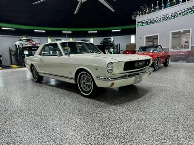 Ford Mustang 1966 cupé de 2 puertas Foto 1 de 4