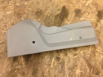 GMC Yukon 2000 panel de moldura de asiento (pasajero) 2000-2002 Tahoe Silverado suburbano Foto 1 de 2