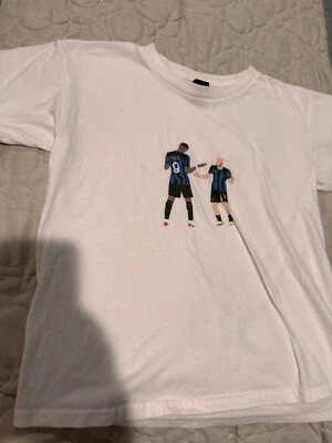 Camiseta Inter Milan Fan – Gráfica Thuram & DiMarco – Jovem Média - Imagem 1 de 3