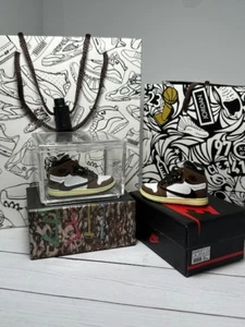 T. SCOTT  JORDAN mini Sneaker Keychain with Shoe Box 3D Gift/Charm High Quality - Picture 1 of 1
