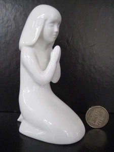 REAL DOULTON IMÁGENES AMÉN NIÑA REZANDO HN4021 HUESO BLANCO CHINA REGALO DE COMUNIÓN - Imagen 1 de 5